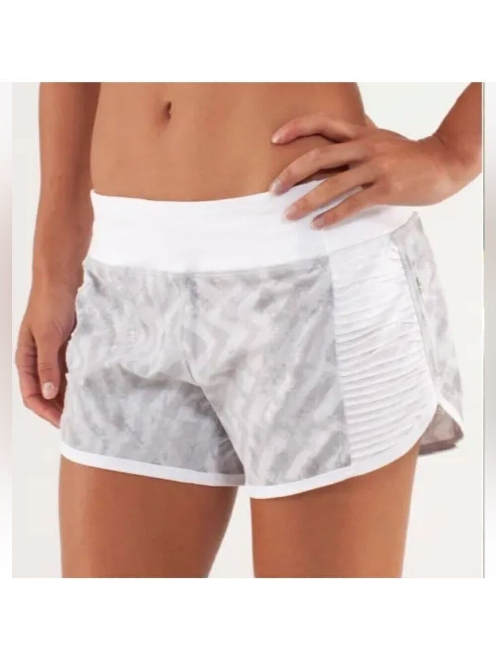 Lululemon Run Bright At Night Short Size 6 White Gray